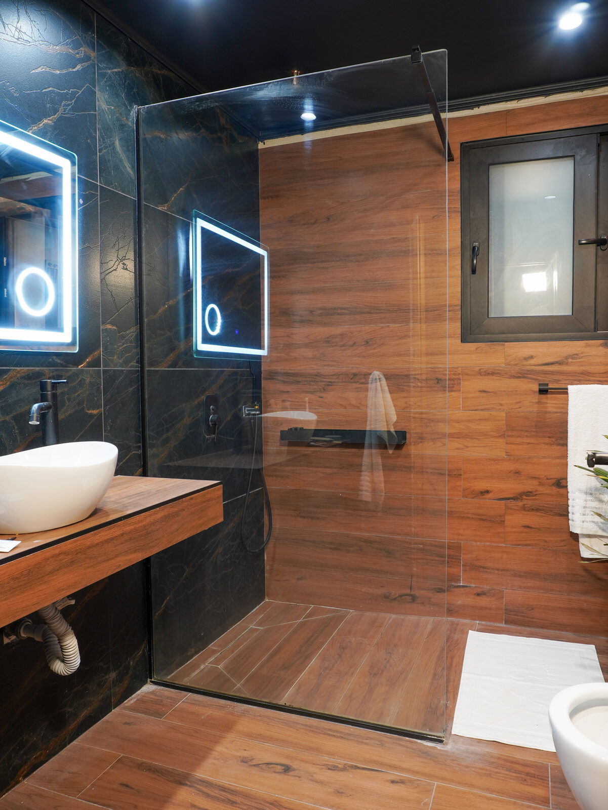 Modern bathroom with walk-in shower, Casa Avgeri Afandou
